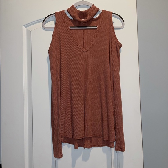Cold shoulder long sleeve top - Picture 2 of 4